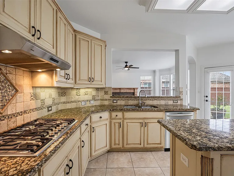 4758 Ridgeland Dr — Photo 9