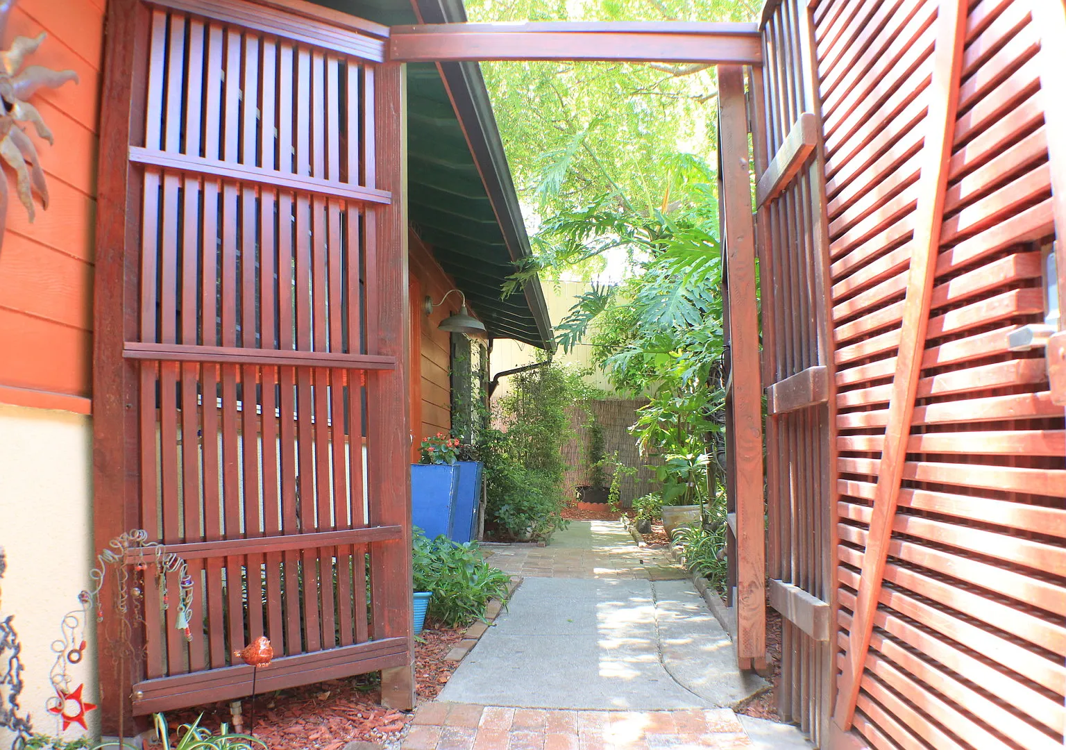 The Hollywood Hills Hideaway — Photo 4