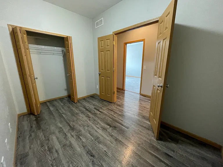 Standard-Style Layout Den