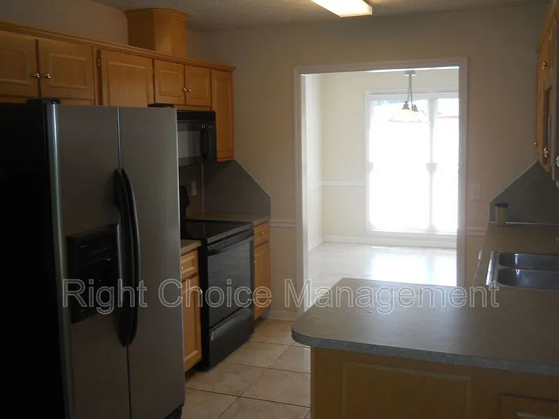 3 bed, 2.0 bath, 1660 sqft, $1,750 — Photo 4