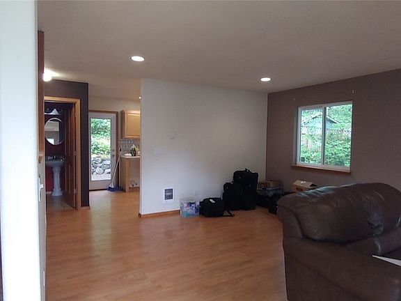3rd image of 2421 E Crestview Dr