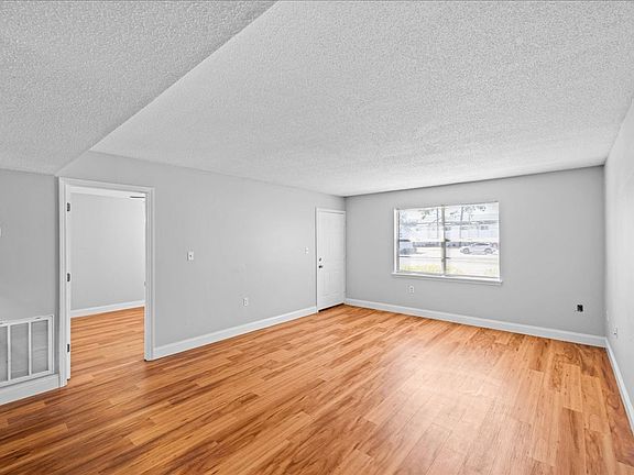 5th image of 603 Colonial Dr APT 1
