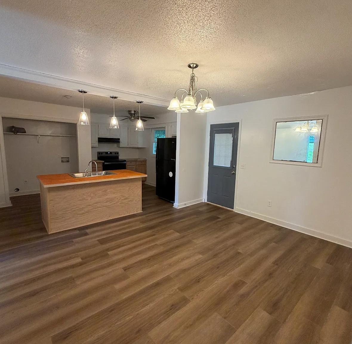 3 bed, 1118 sqft, $1,300 — Photo 4