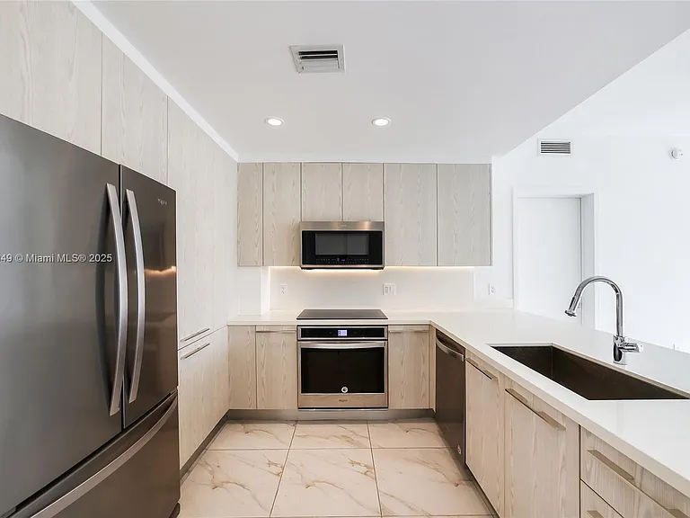 2000 Metropica Way #306 — Photo 29