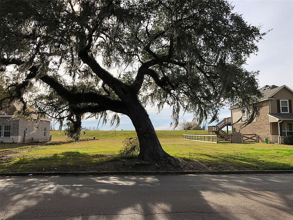 1st image of 2044 Twin Lakes Blvd