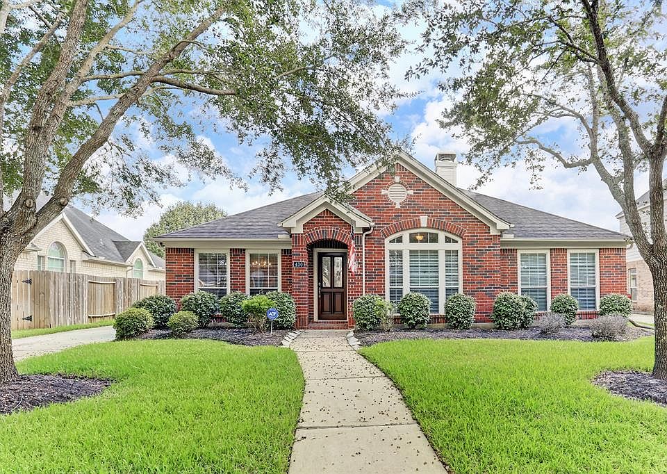 1st image of 430 Silver Creek Cir
