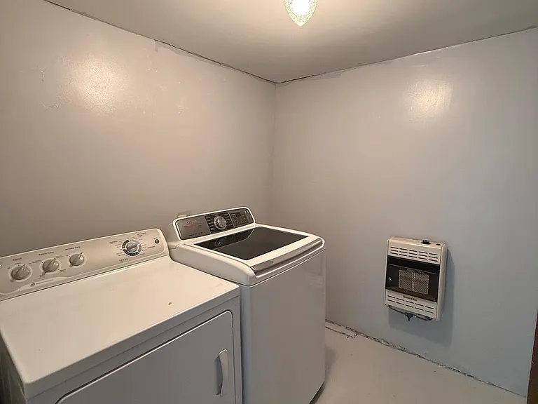 10860 Winchester Ave — Photo 16