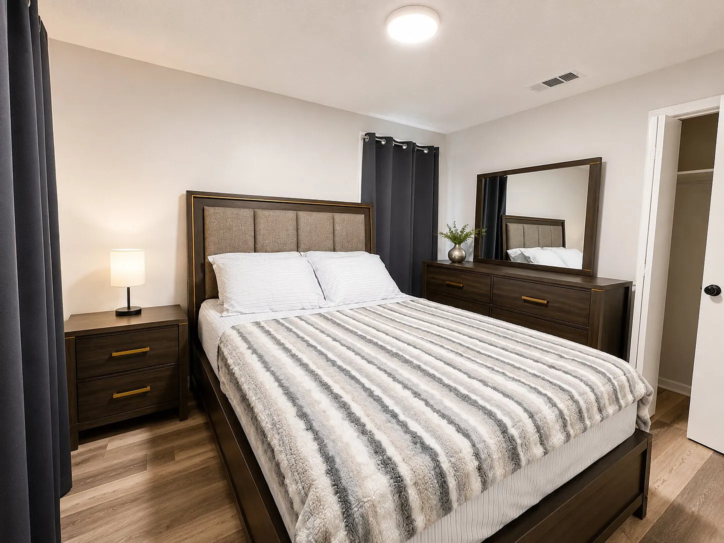 Magnolia Serenity Suite | Furnished Mid-Term Room | Utilities Included | Women-Focused Co-Living — Photo 1