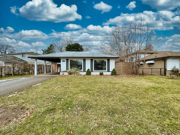 1360 Glen Rutley Cir, Mississauga, ON L4X 1Z6