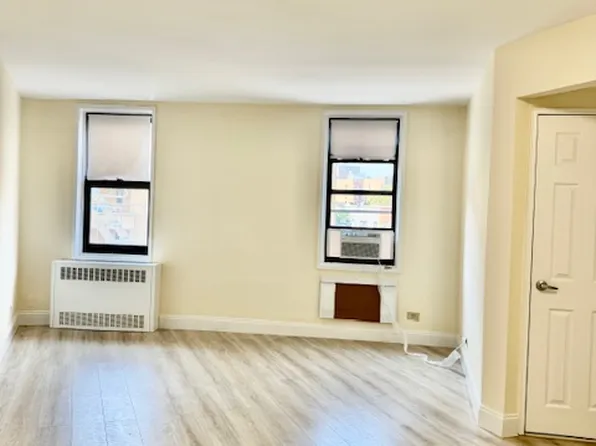 50 Shore Boulevard image 2 of 19