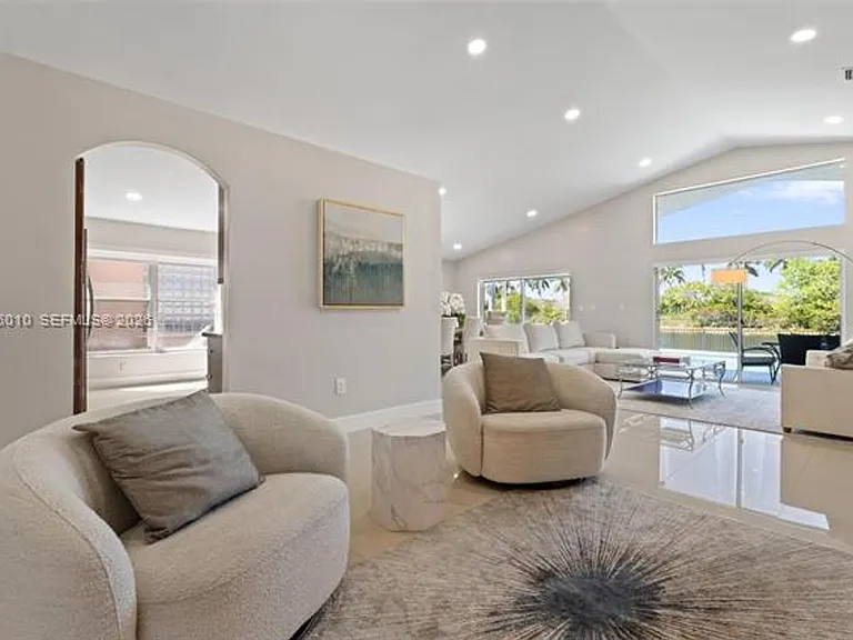 18061 SW 33rd St — Photo 9