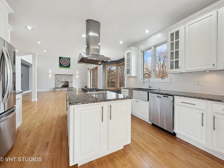 17W234 Massel Ct — Photo 9