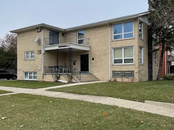 484 Shenstone Rd #3, Riverside, IL 60546