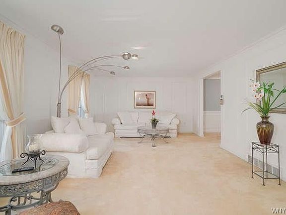 3rd image of 174 Pin Oak Dr