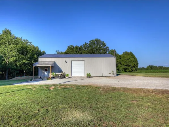 11445 SW 90th St, Chetopa, KS 67336