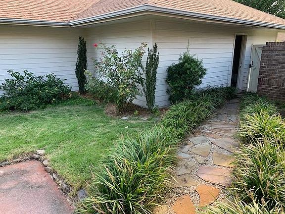 3rd image of 940 Summerlin Falls Ct