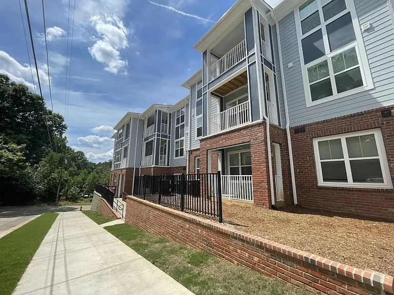 1, 2 and 3 Bedroom Apartments with Utilities near NCSU! — Photo 1