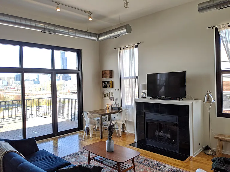 1525 S Sangamon St #PENTHOUSE — Photo 1