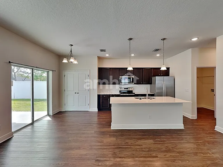 1099 Sky Lakes Dr — Photo 6