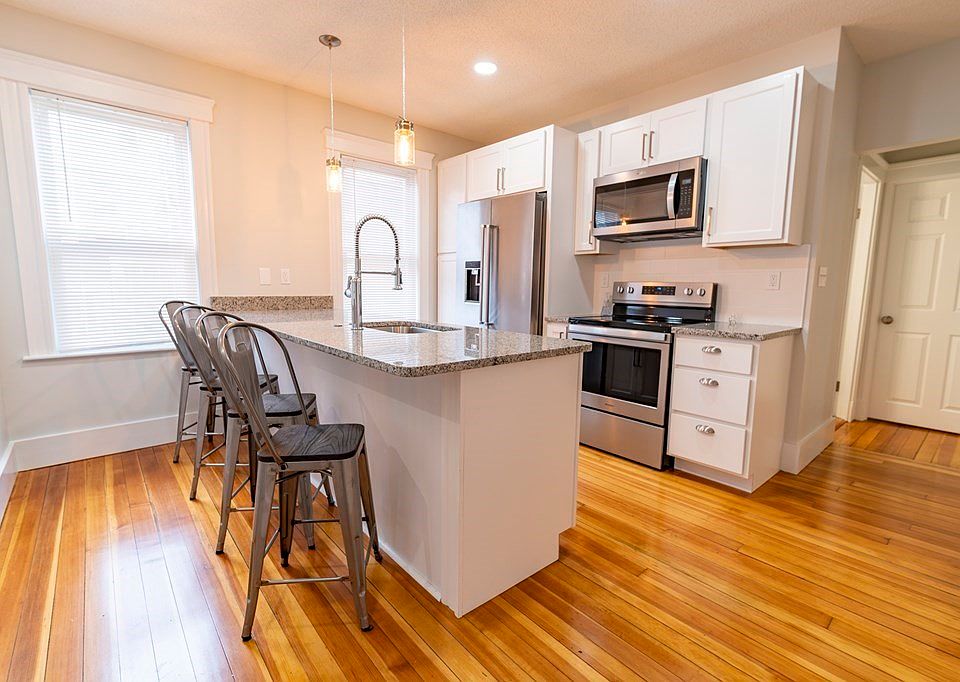 1st image of 22 Dearborn St Floor 1