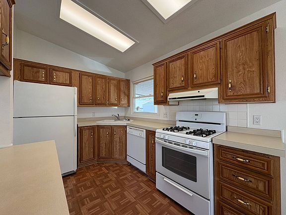4th image of 1174 E Main St Space 63