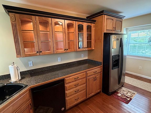 5th image of 794 Rhododendron Rd