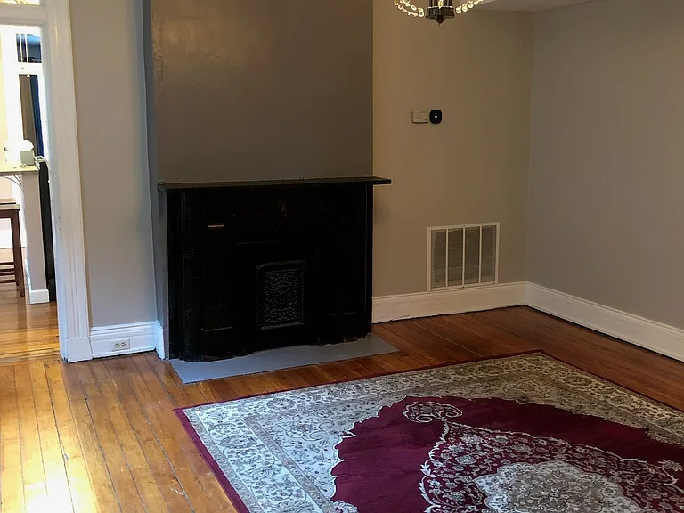 711 Philadelphia St — Photo 4