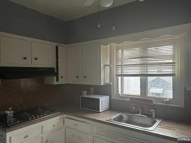 2 bed, 1000 sqft, $2,200 — Photo 3