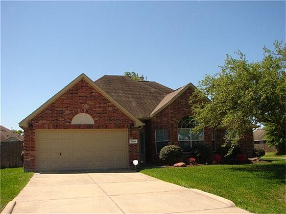"WELCOME HOME" 4 Bedroom, 2 Bath, 2 Car Garage w/ Formal Dining and Gas/Stainless Steel Island Kitch