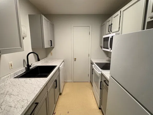 135 Glenwood Dr #3, Bangor, ME 04401