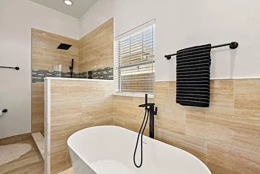3 bed, 2.0 bath, 1514 sqft, $2,300 — Photo 3