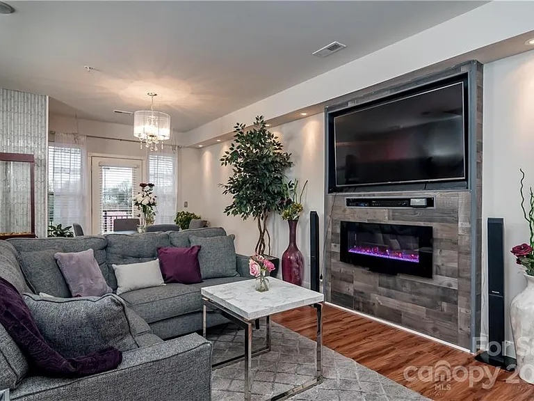 744 Seigle Point Dr — Photo 6