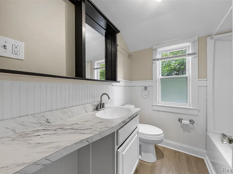 360 Parkview Dr — Photo 10
