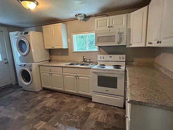 3rd image of 41 Ainsworth Ln