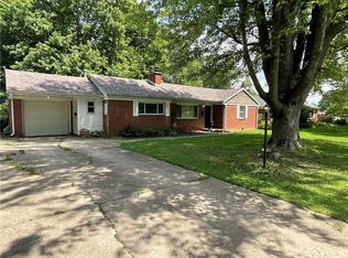 216 Edgewood Dr, Anderson, IN 46011