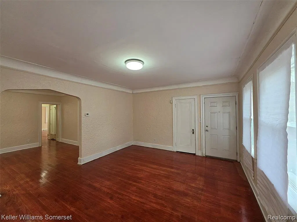 3 bed, 1.0 bath, 1250 sqft, $950 — Photo 3
