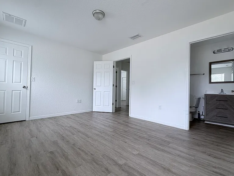 21423 SW Beach Blvd — Photo 18