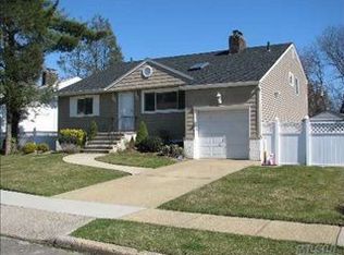 12 Irene Ln N, Plainview, NY 11803