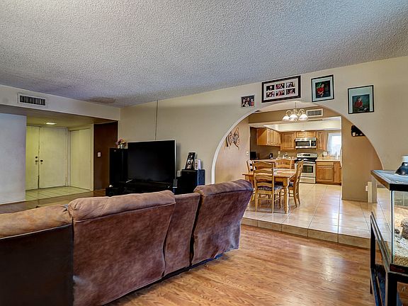 4th image of 5823 W Michelle Dr