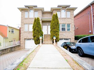 247 7th St, Palisades Park, NJ 07650