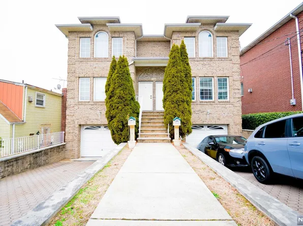 247 7th St, Palisades Park, NJ 07650