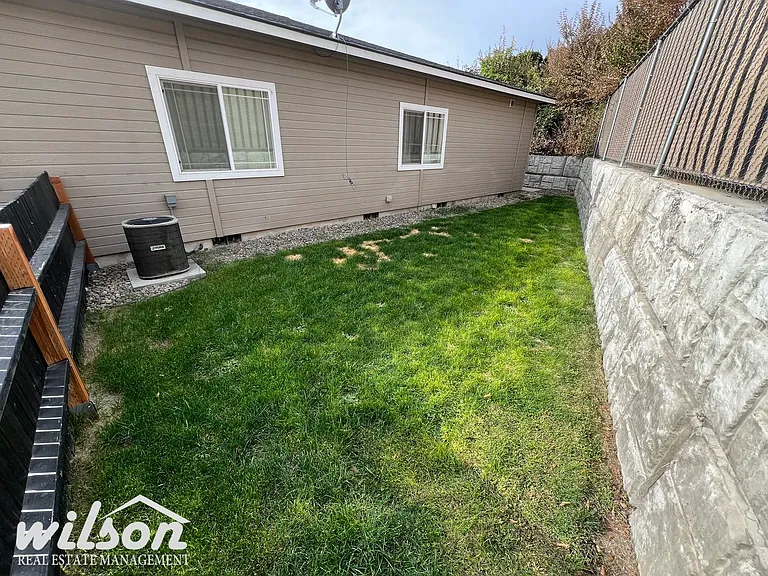 7905 Skyline Way — Photo 15