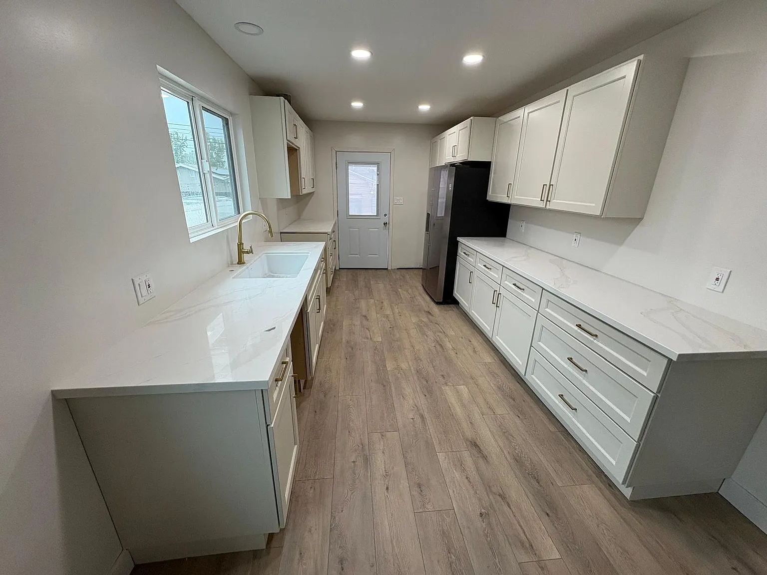 3 bed, 1250 sqft, $3,800 — Photo 2