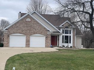 42 Oak Ridge Dr, La Salle, IL 61301