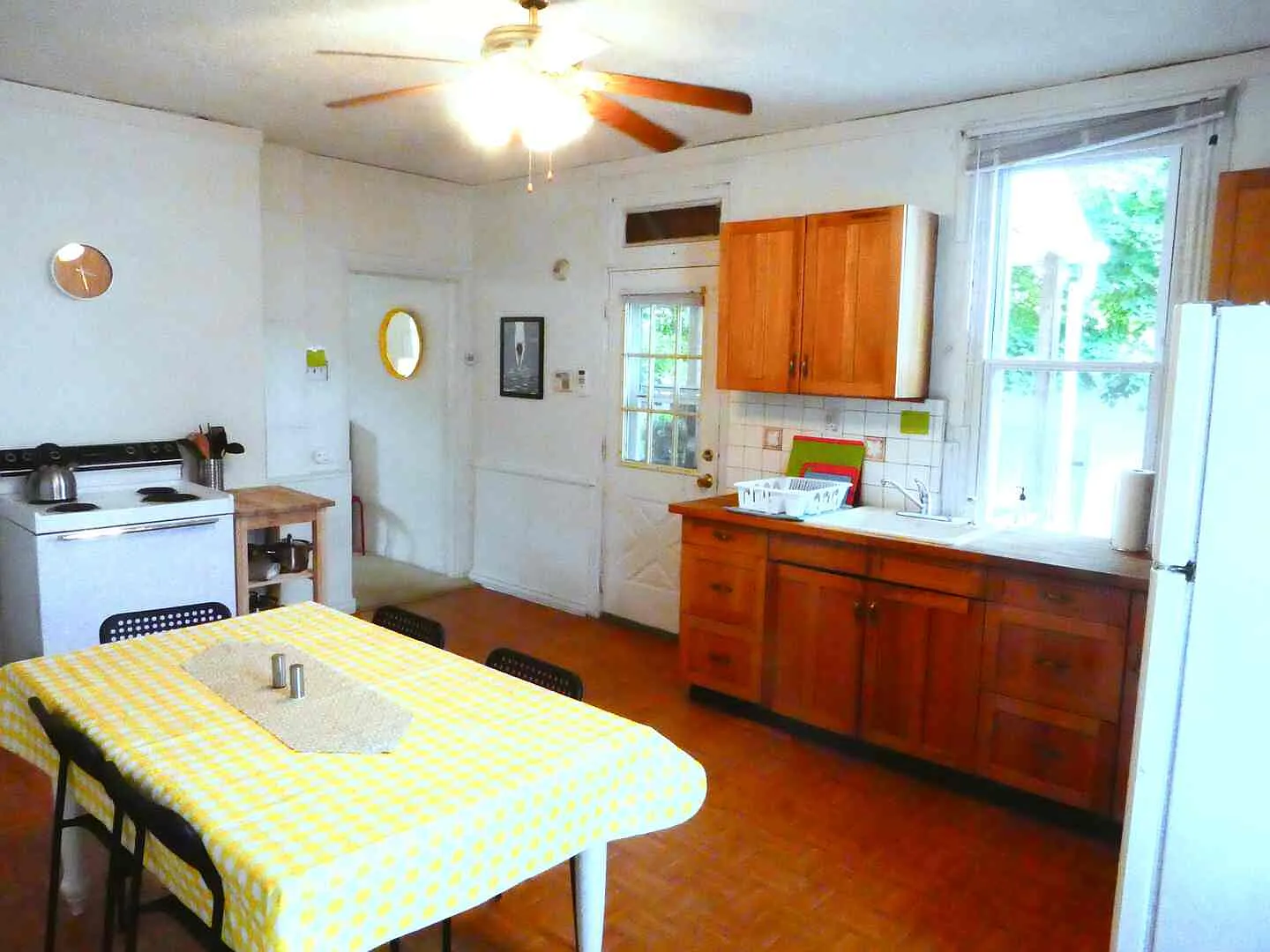 2 bed, 1100 sqft, $1,300 — Photo 4