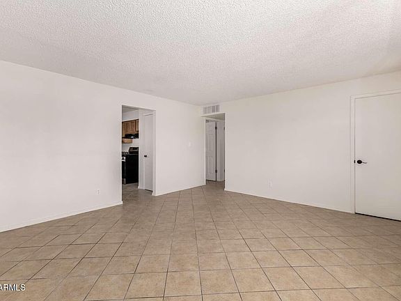 4th image of 190 W SEAGOE Avenue