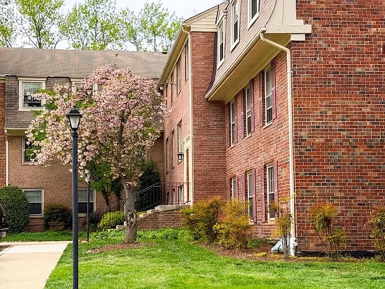 6008 Westchester Park Dr #T2 — Photo 13