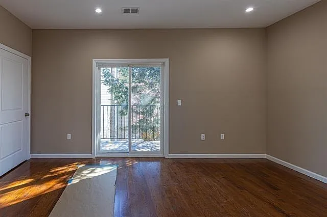 69 Hutton St #1 — Photo 4