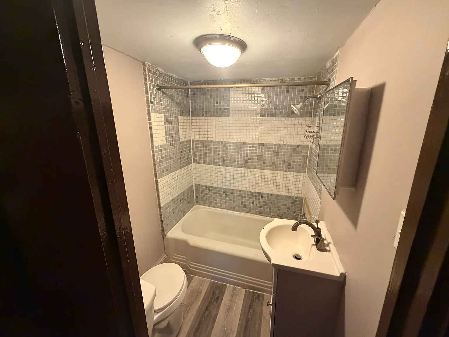 2 bed, 700 sqft, $800 — Photo 4