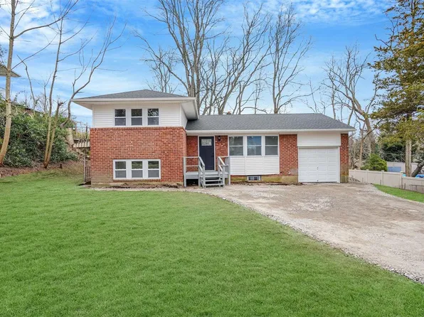 6 Cayuga Pl., Commack, NY 11725
